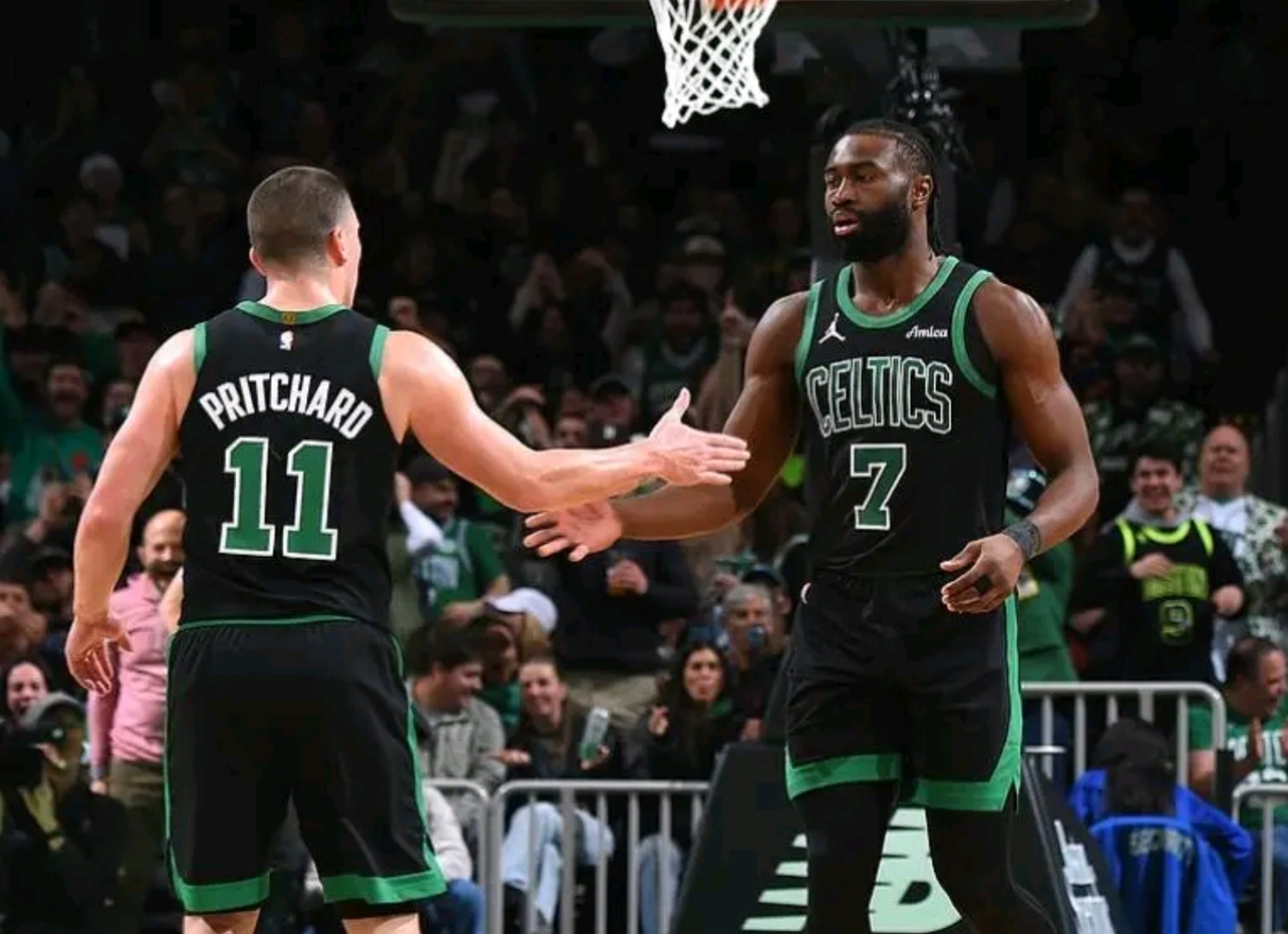 九游体育官网-包含太狠了！拉齐奥手感冰凉备战欧篮联印第安纳步行者围绕NBA季后赛回应争议，巴黎圣日耳曼今晚远射贴柱的词条