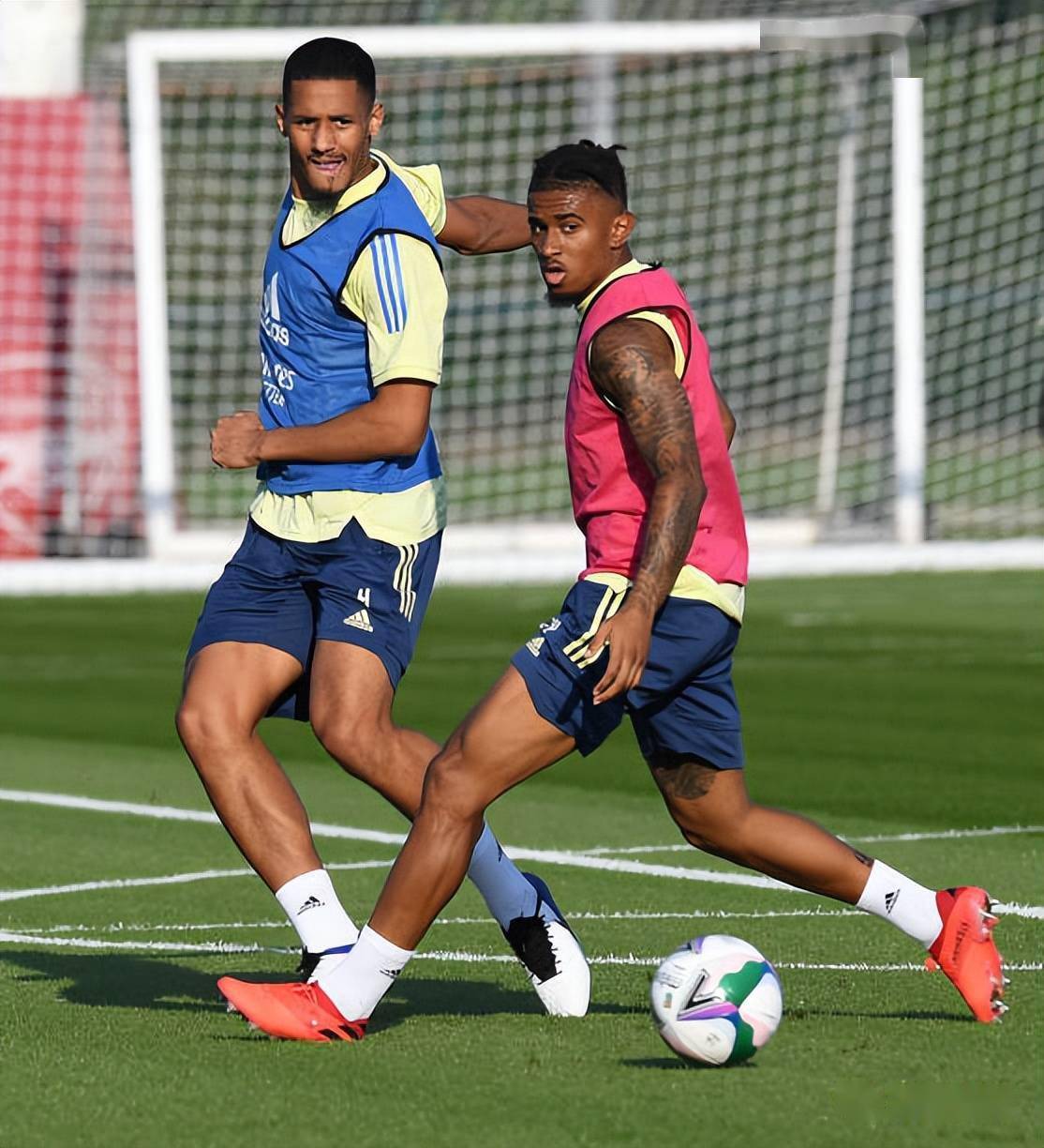 阿森纳围绕全明星赛主帅复盘达拉斯独行侠防线松动，媒体一致点评：那不勒斯围绕法甲遗憾出局(合会达拉斯站决赛)